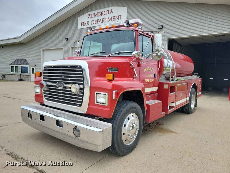 image for item DZ7147 1991 Ford L8000 tanker fire truck