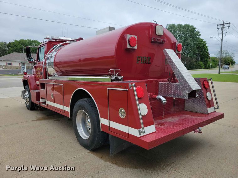 image for item DZ7147 1991 Ford L8000 tanker fire truck