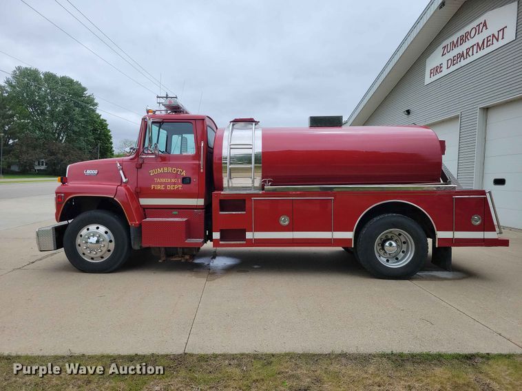 image for item DZ7147 1991 Ford L8000 tanker fire truck