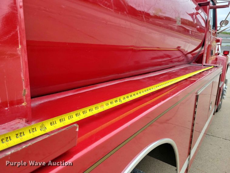 image for item DZ7147 1991 Ford L8000 tanker fire truck