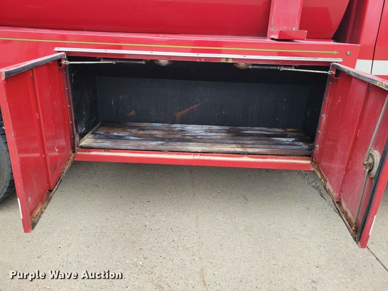 image for item DZ7147 1991 Ford L8000 tanker fire truck