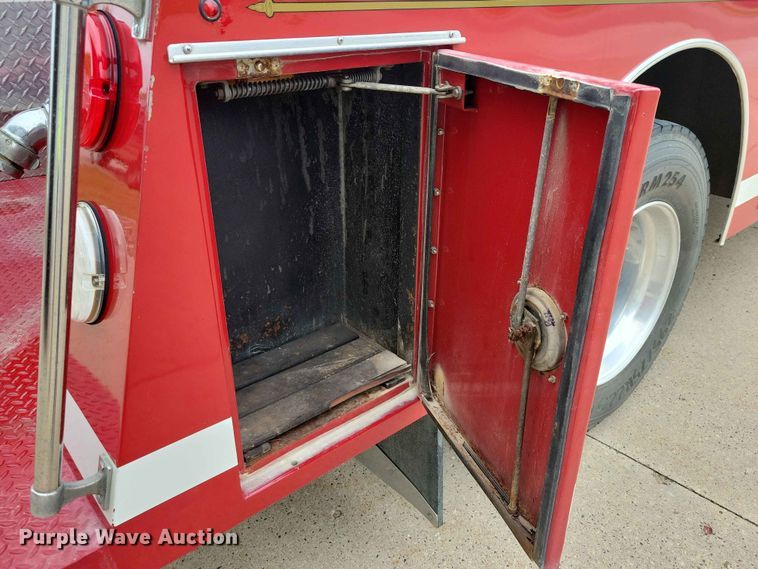 image for item DZ7147 1991 Ford L8000 tanker fire truck