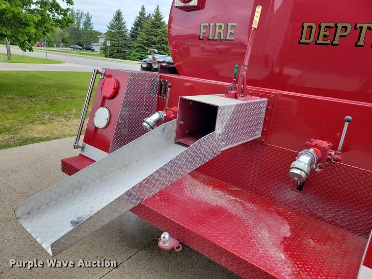image for item DZ7147 1991 Ford L8000 tanker fire truck