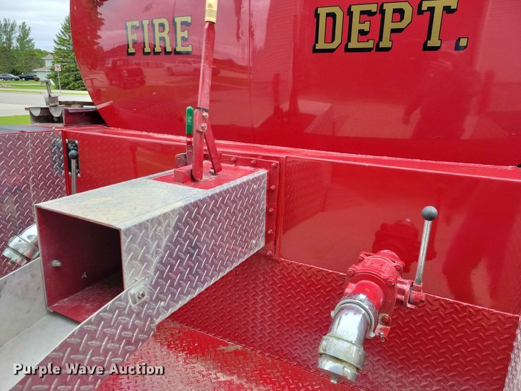 image for item DZ7147 1991 Ford L8000 tanker fire truck