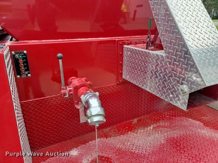 image for item DZ7147 1991 Ford L8000 tanker fire truck