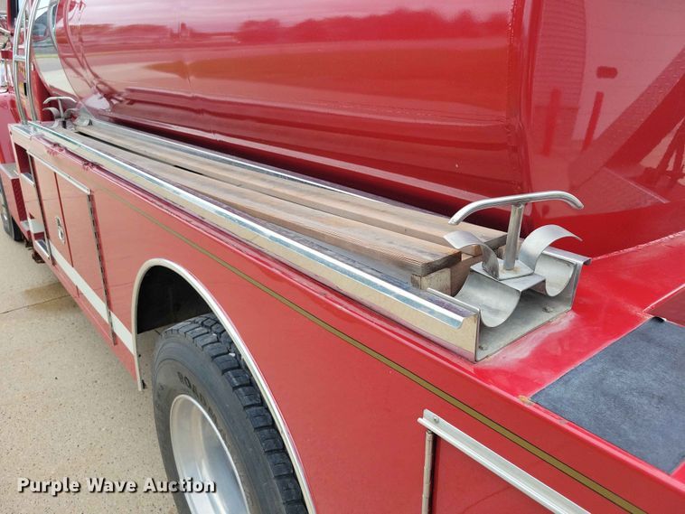 image for item DZ7147 1991 Ford L8000 tanker fire truck