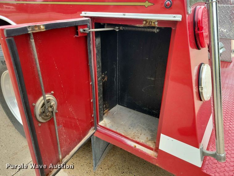 image for item DZ7147 1991 Ford L8000 tanker fire truck
