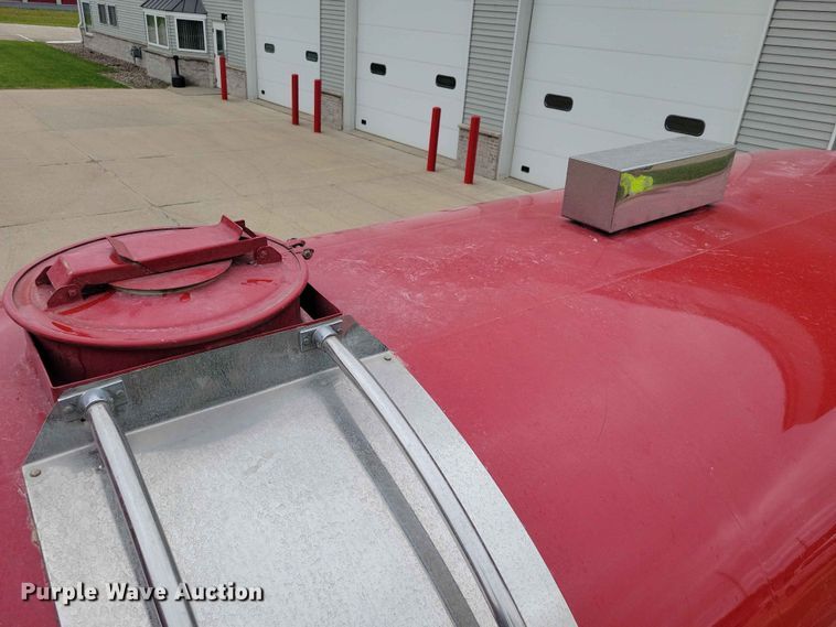 image for item DZ7147 1991 Ford L8000 tanker fire truck