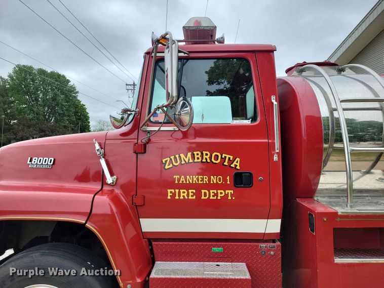 image for item DZ7147 1991 Ford L8000 tanker fire truck