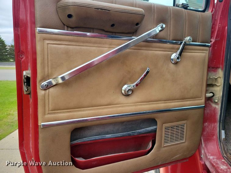 image for item DZ7147 1991 Ford L8000 tanker fire truck