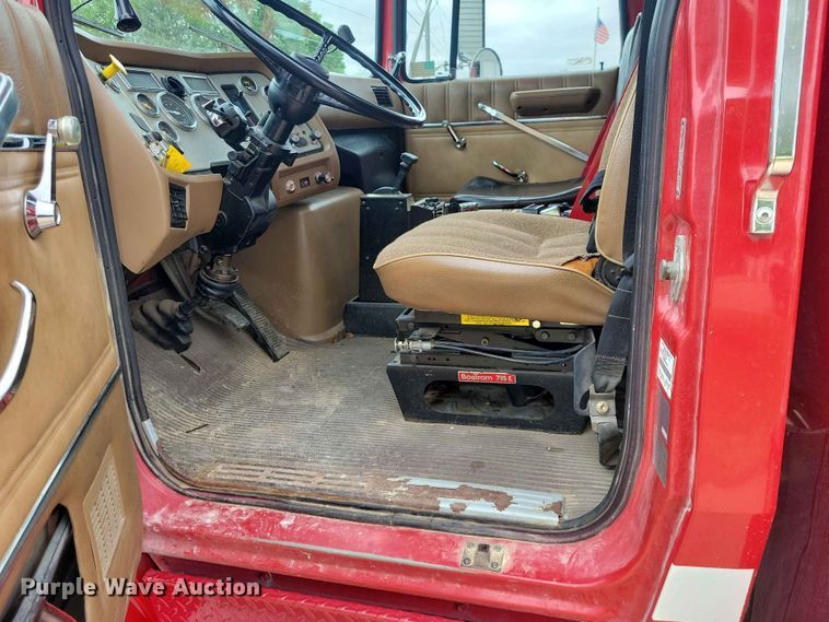 image for item DZ7147 1991 Ford L8000 tanker fire truck