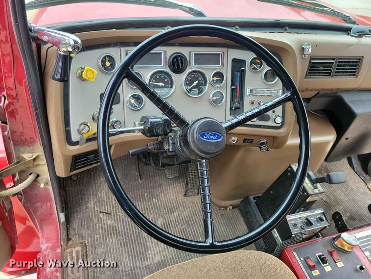 image for item DZ7147 1991 Ford L8000 tanker fire truck