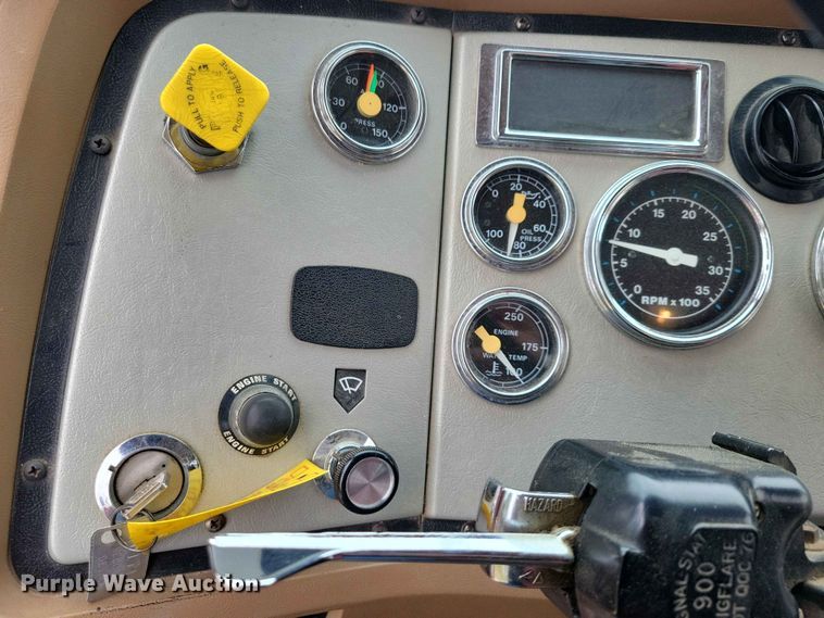 image for item DZ7147 1991 Ford L8000 tanker fire truck
