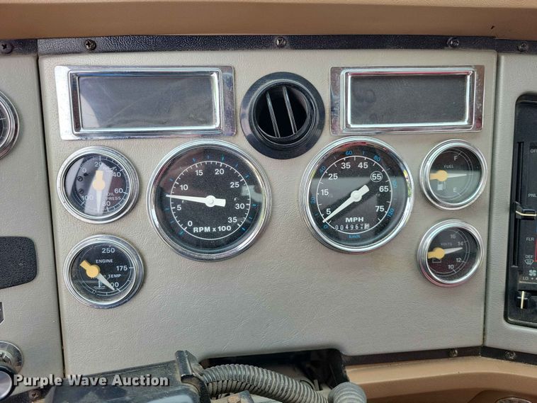 image for item DZ7147 1991 Ford L8000 tanker fire truck