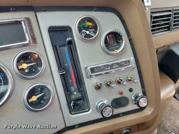 image for item DZ7147 1991 Ford L8000 tanker fire truck