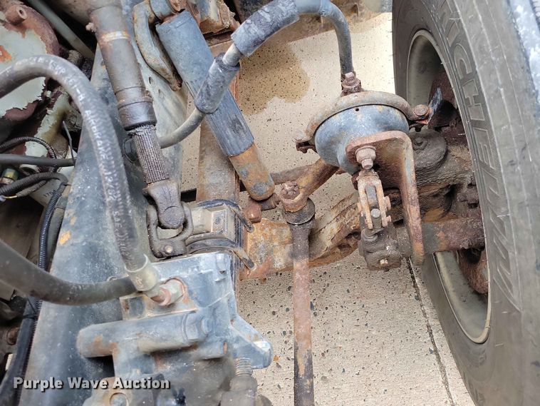 image for item DZ7147 1991 Ford L8000 tanker fire truck
