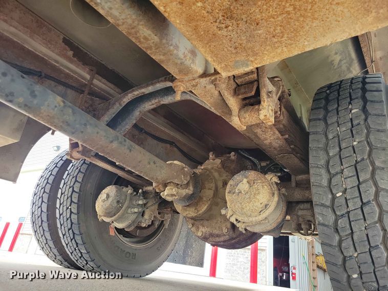image for item DZ7147 1991 Ford L8000 tanker fire truck