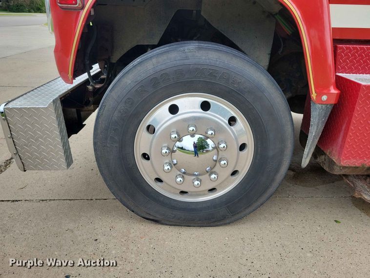 image for item DZ7147 1991 Ford L8000 tanker fire truck