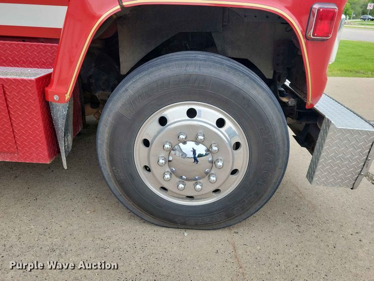 image for item DZ7147 1991 Ford L8000 tanker fire truck