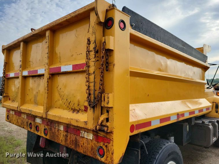 image for item DZ7163 1992 Chevrolet  Kodiak dump truck