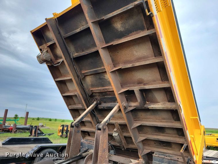 image for item DZ7163 1992 Chevrolet  Kodiak dump truck