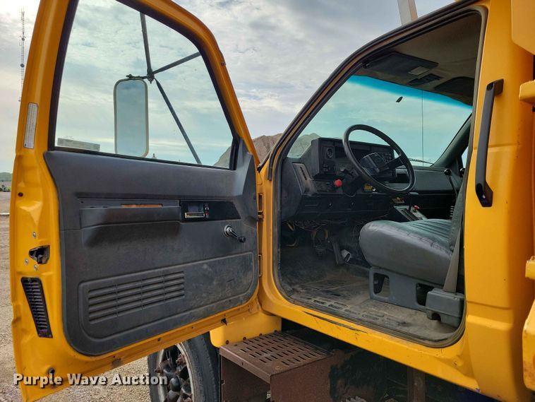 image for item DZ7163 1992 Chevrolet  Kodiak dump truck