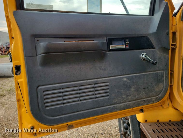 image for item DZ7163 1992 Chevrolet  Kodiak dump truck