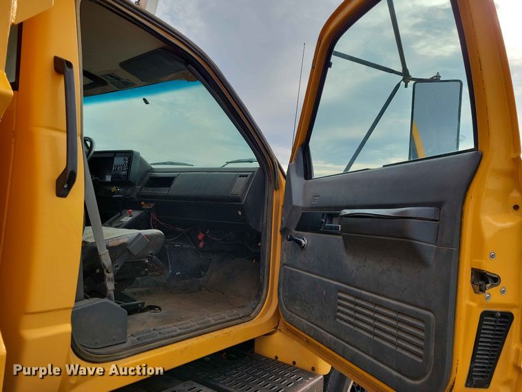 image for item DZ7163 1992 Chevrolet  Kodiak dump truck