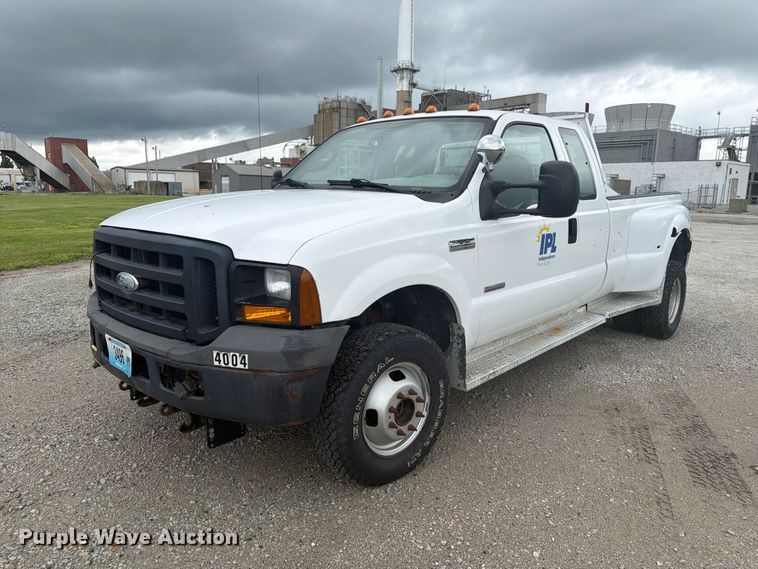 image for item EA4928 2006 Ford F350 Super Duty Ext. Cab pickup truck