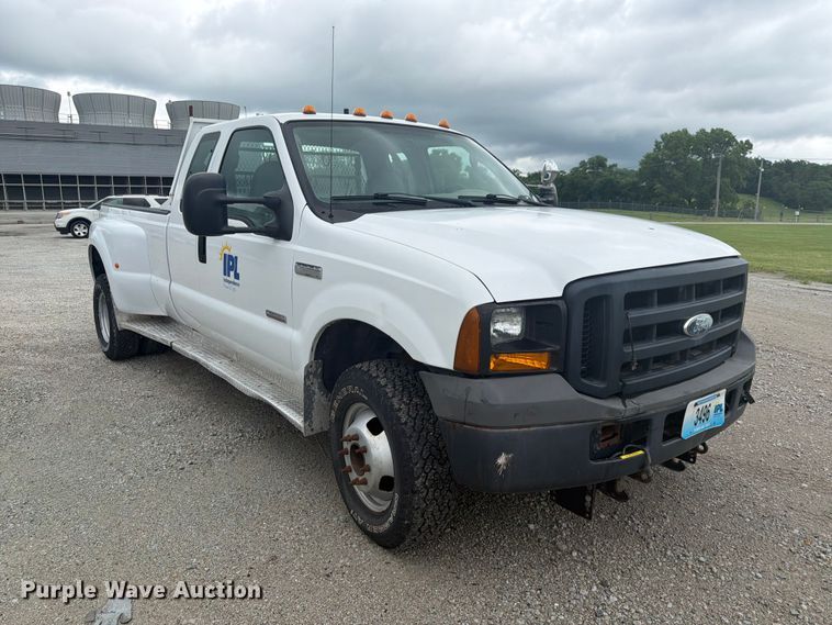 image for item EA4928 2006 Ford F350 Super Duty Ext. Cab pickup truck