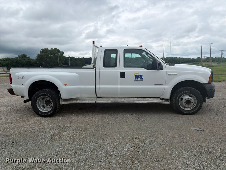 image for item EA4928 2006 Ford F350 Super Duty Ext. Cab pickup truck
