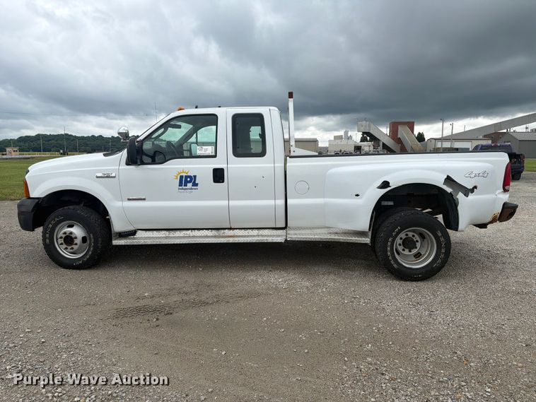 image for item EA4928 2006 Ford F350 Super Duty Ext. Cab pickup truck