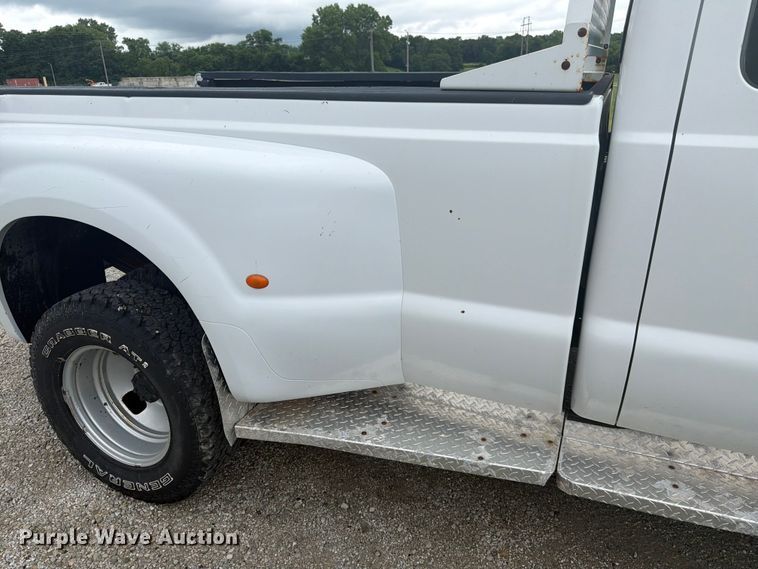 image for item EA4928 2006 Ford F350 Super Duty Ext. Cab pickup truck