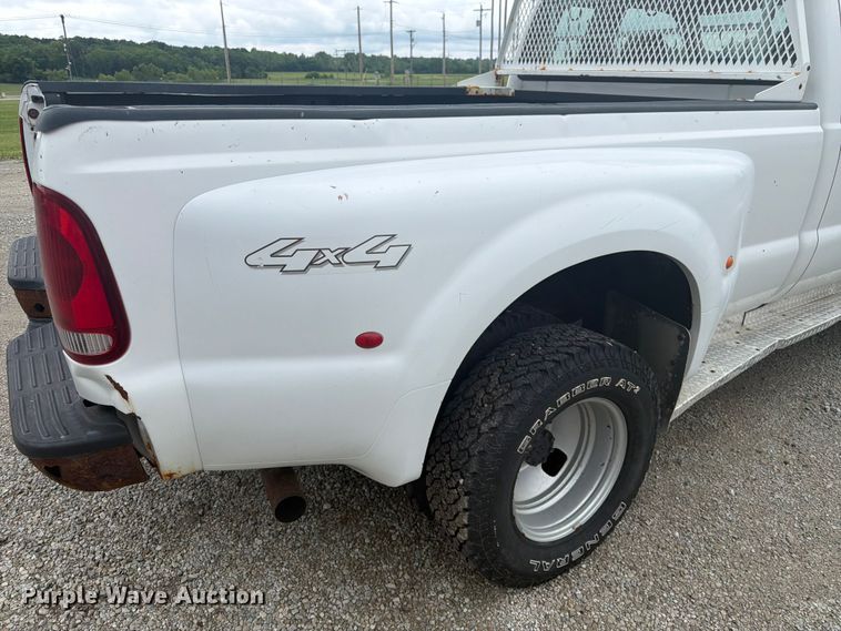 image for item EA4928 2006 Ford F350 Super Duty Ext. Cab pickup truck
