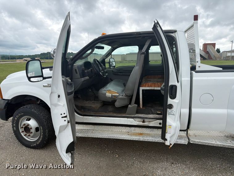 image for item EA4928 2006 Ford F350 Super Duty Ext. Cab pickup truck
