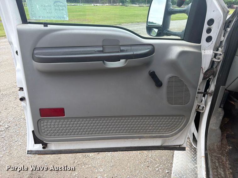 image for item EA4928 2006 Ford F350 Super Duty Ext. Cab pickup truck
