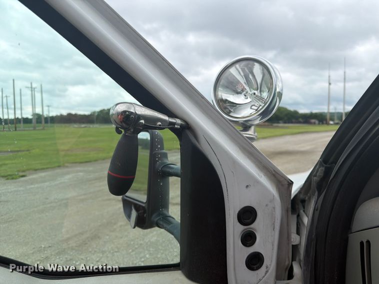 image for item EA4928 2006 Ford F350 Super Duty Ext. Cab pickup truck