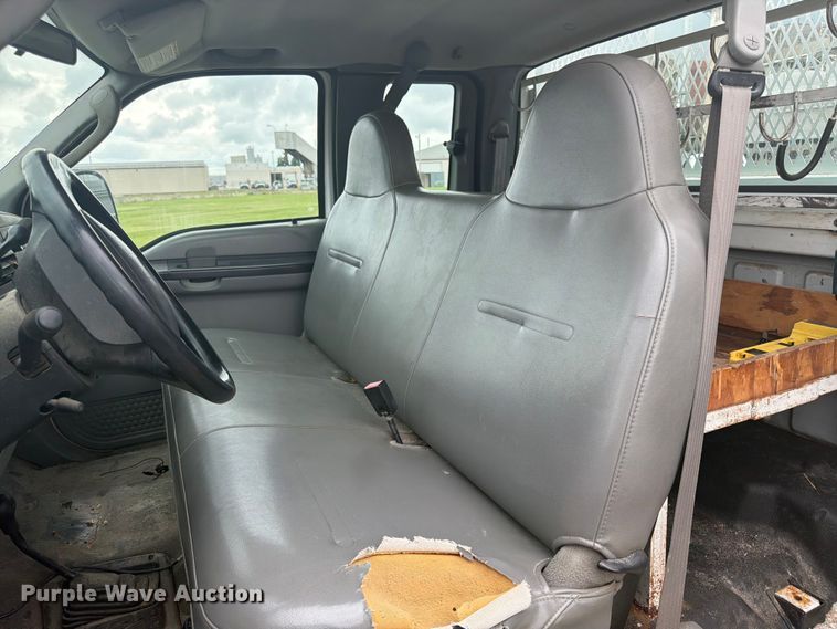image for item EA4928 2006 Ford F350 Super Duty Ext. Cab pickup truck