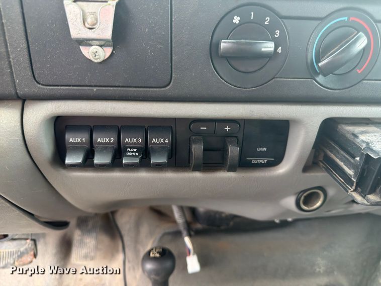 image for item EA4928 2006 Ford F350 Super Duty Ext. Cab pickup truck