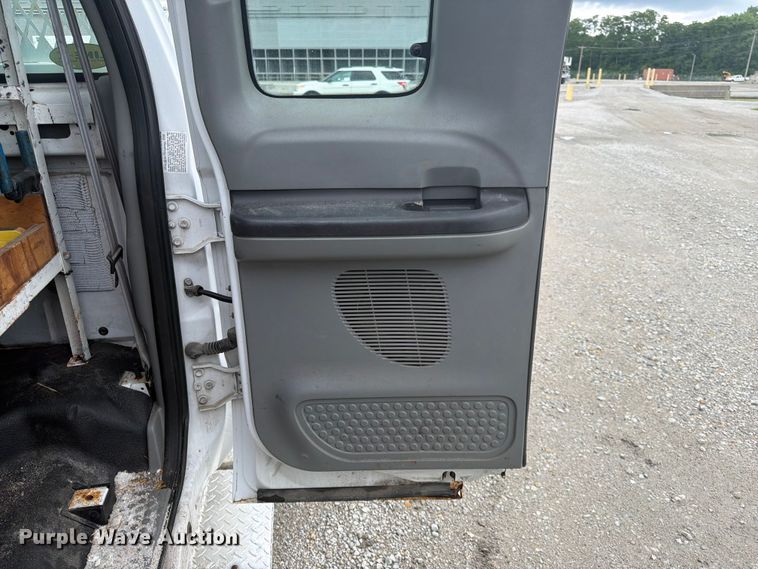 image for item EA4928 2006 Ford F350 Super Duty Ext. Cab pickup truck