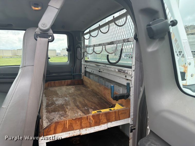 image for item EA4928 2006 Ford F350 Super Duty Ext. Cab pickup truck