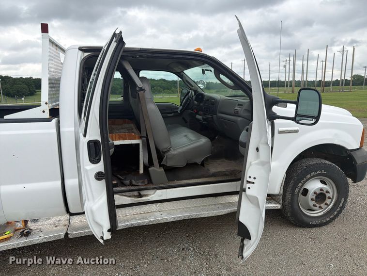 image for item EA4928 2006 Ford F350 Super Duty Ext. Cab pickup truck