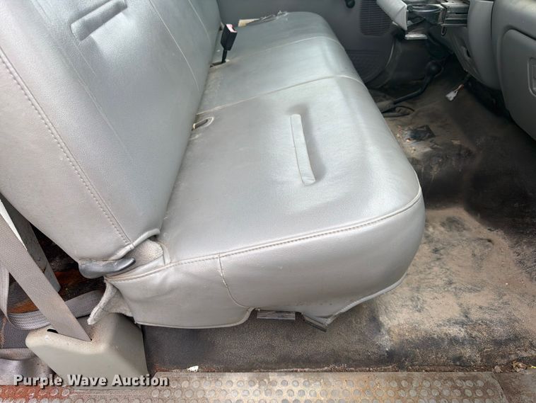 image for item EA4928 2006 Ford F350 Super Duty Ext. Cab pickup truck