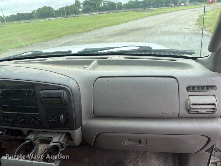 image for item EA4928 2006 Ford F350 Super Duty Ext. Cab pickup truck