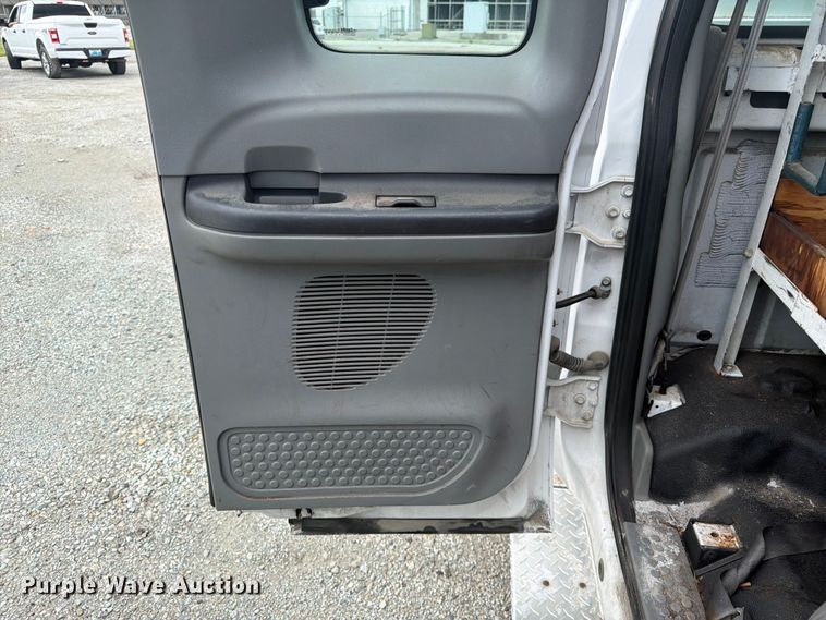 image for item EA4928 2006 Ford F350 Super Duty Ext. Cab pickup truck