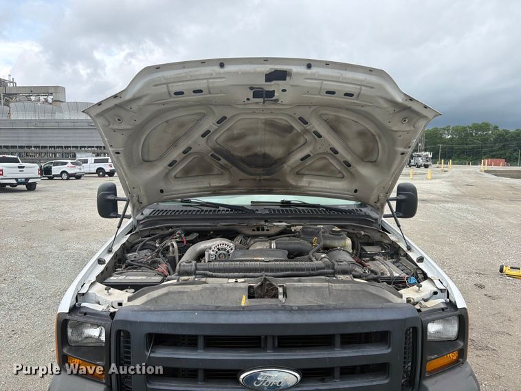 image for item EA4928 2006 Ford F350 Super Duty Ext. Cab pickup truck