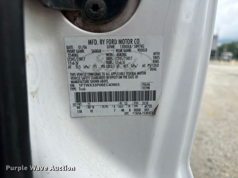 image for item EA4928 2006 Ford F350 Super Duty Ext. Cab pickup truck