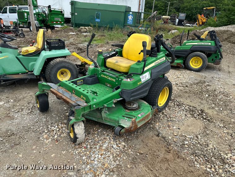 image for item EA4933 John Deere lawn equipment