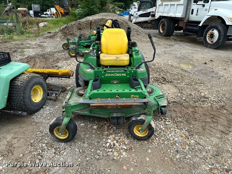 image for item EA4933 John Deere lawn equipment