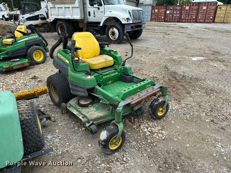 image for item EA4933 John Deere lawn equipment